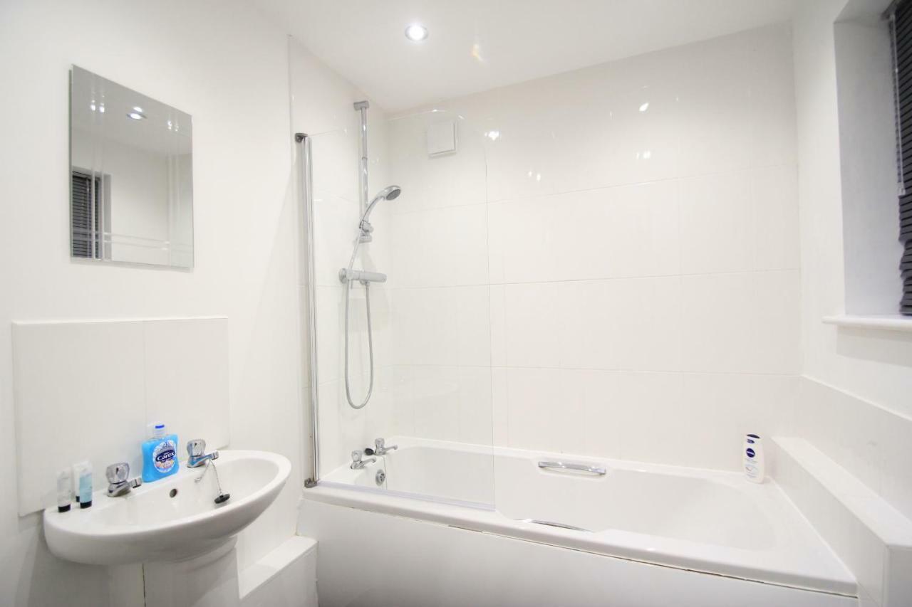 Cross Court, Stafford By Bell Apartments Habitación foto
